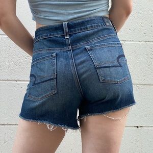 👖 American Eagle Shortie frayed mid rise cut off shorts